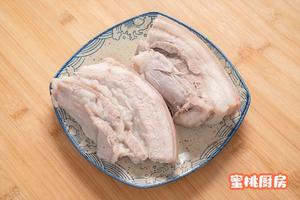 四川名菜“蒜泥白肉”的做法 步骤2