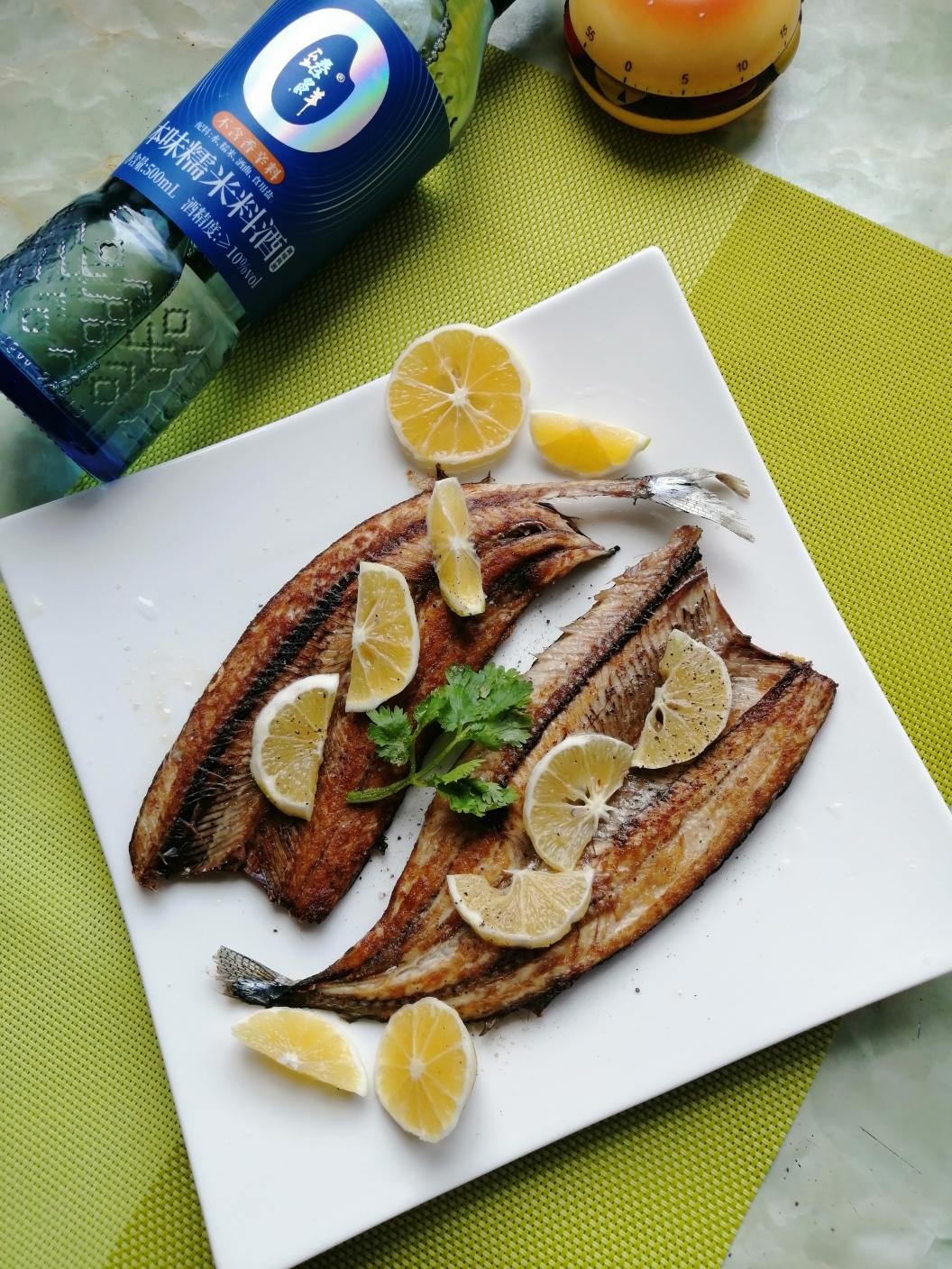 臻鲜香煎秋刀鱼的做法