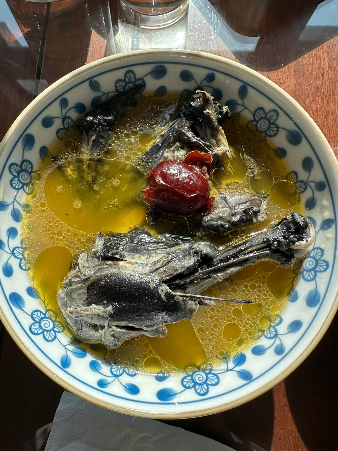 乌鸡汤(红枣、枸杞、没用一滴油、汤鲜肉烂)