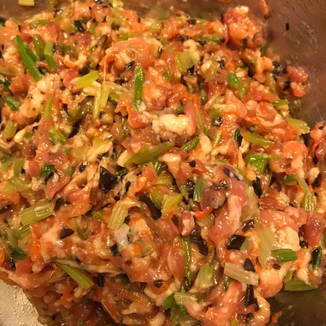 芹菜木耳鲜肉水饺
