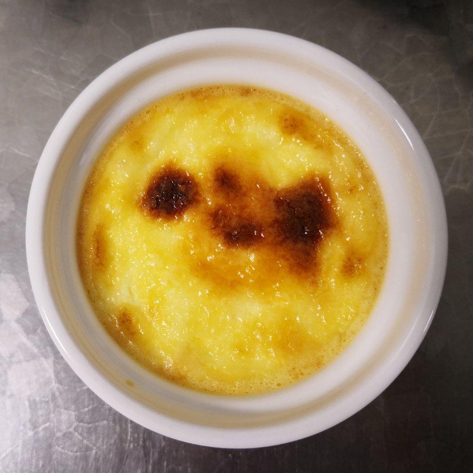 Crèmebrulée。法式烤布雷。焦糖布丁。