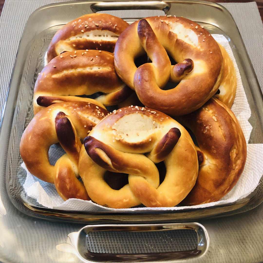 面包 黑麦碱水包brezel(小苏打版) 靓妈-00做的黑麦碱水包brezel(小