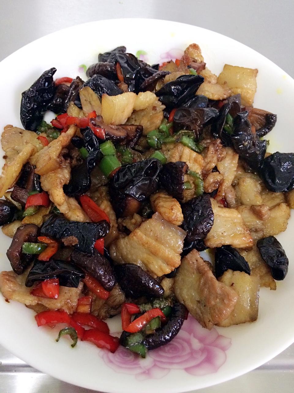 kitty wang做的香菇木耳炒肉