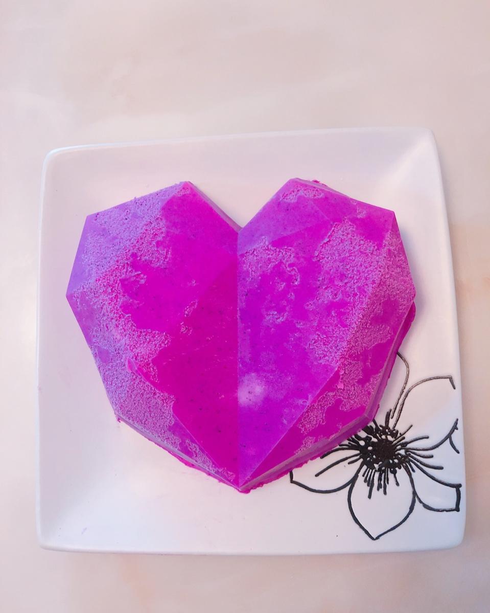 火龙果钻石心形慕斯