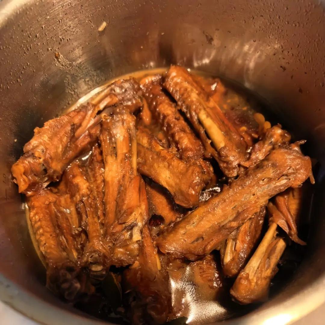 巨巨巨好吃😋香辣鸭翅