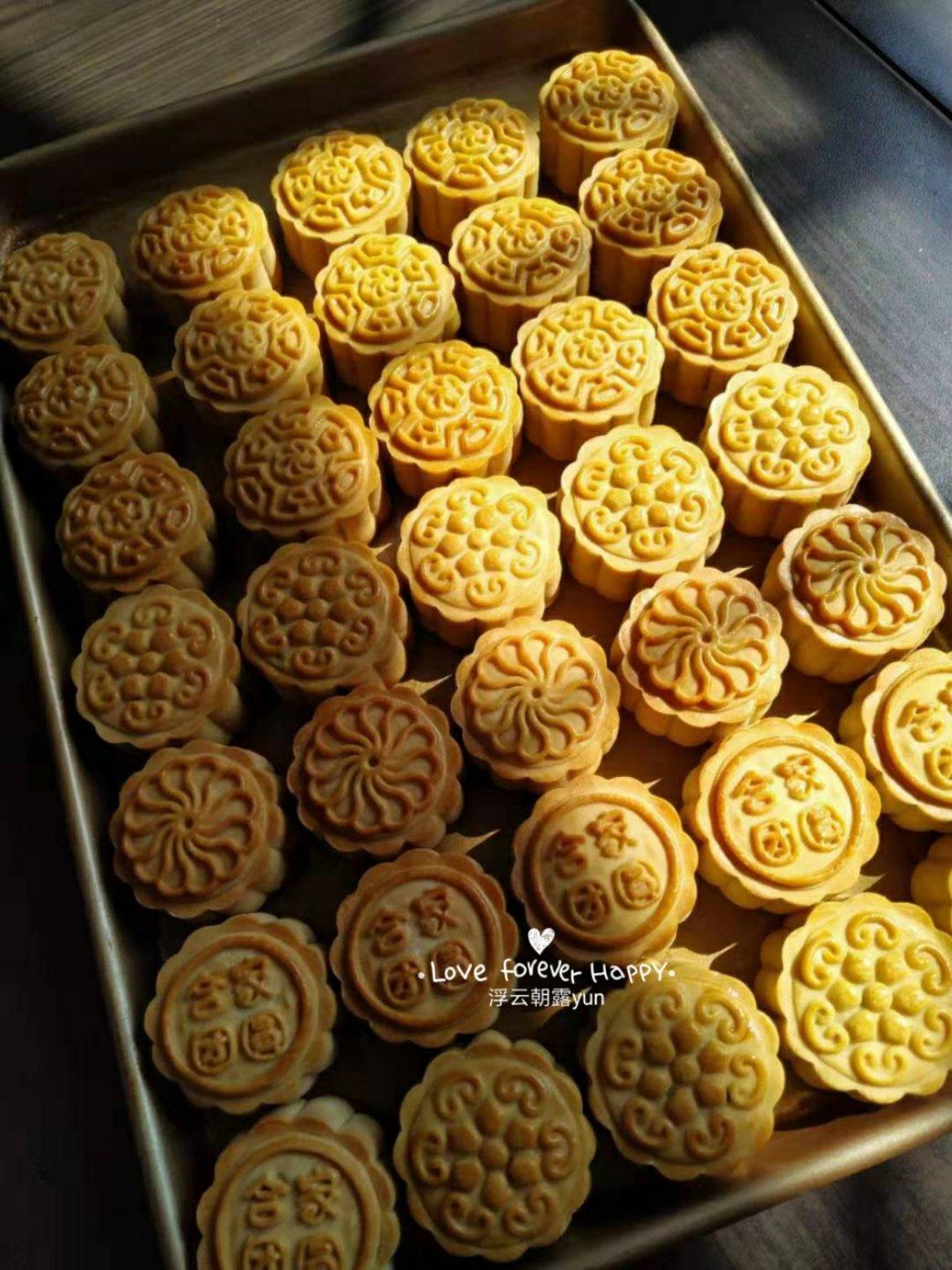 广式经典——白莲蓉蛋黄月饼