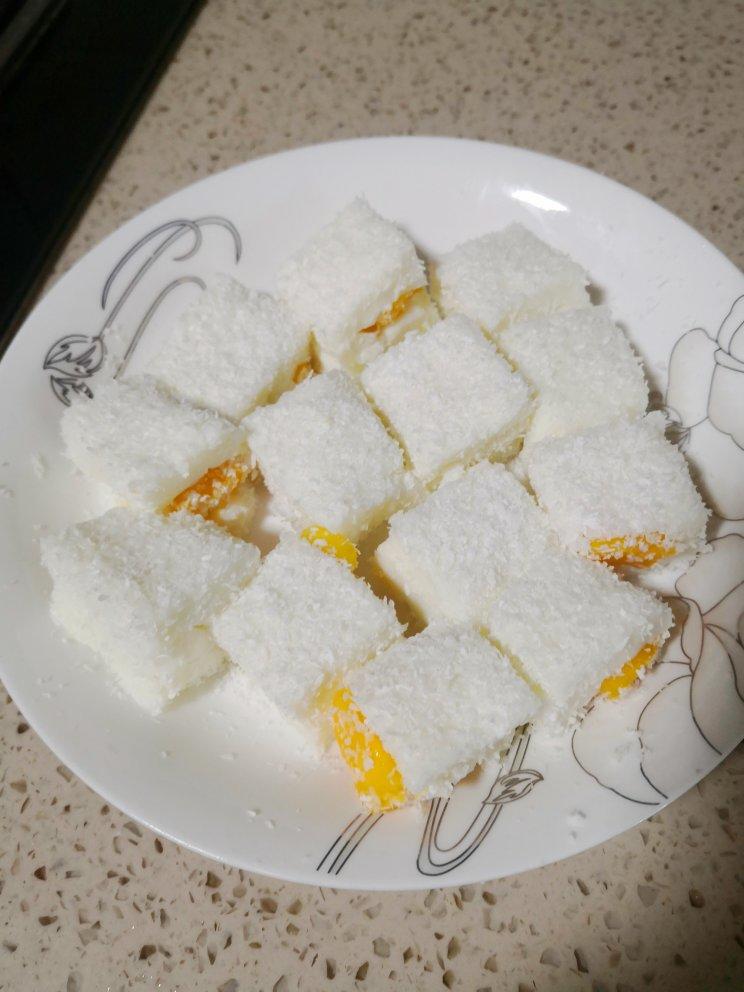 不用烤箱的小甜品 牛奶草莓小方（踏雪寻莓）