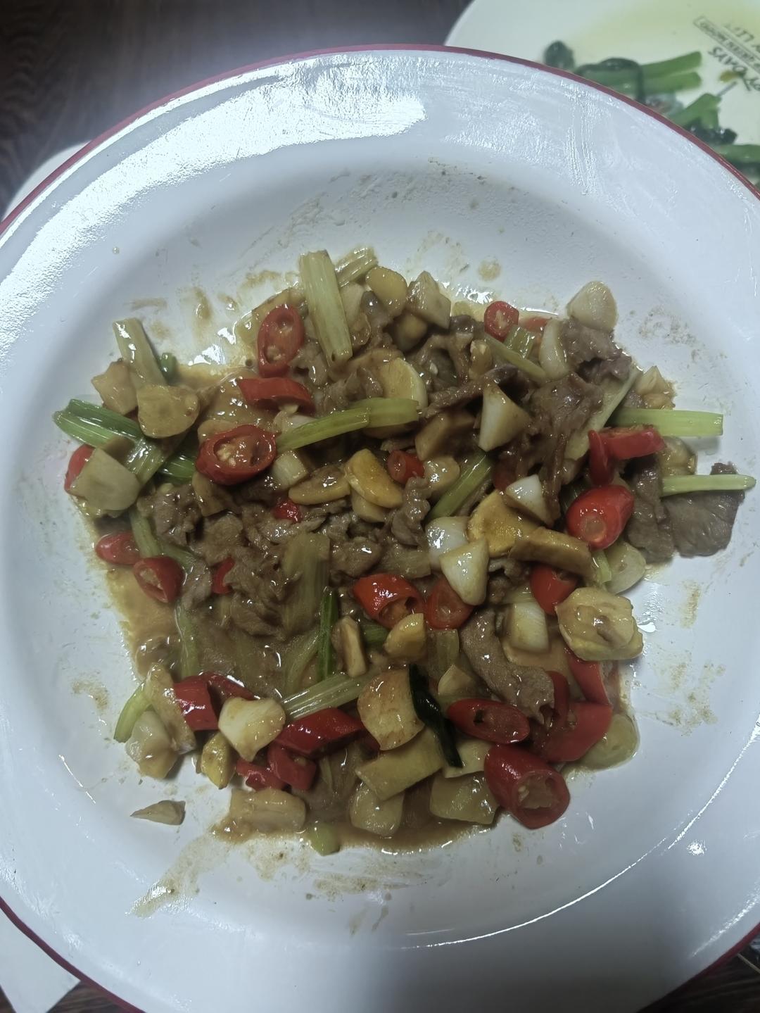 小炒黄牛肉，肉嫩味香！太好吃了简直是米饭杀手！
