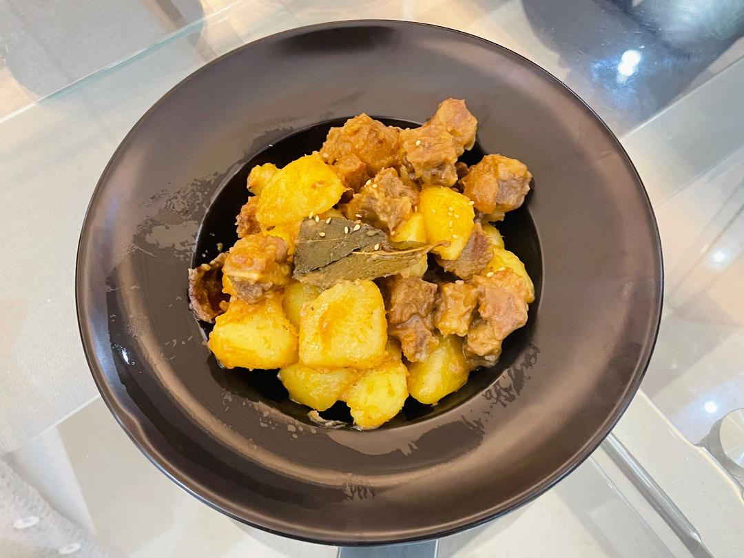 珐琅锅炖牛肉