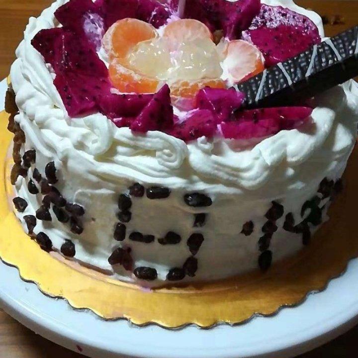 生日蛋糕（抹面裱花视频，新手必看）