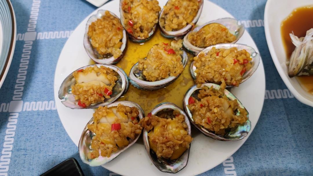 蒜蓉粉丝蒸鲍鱼