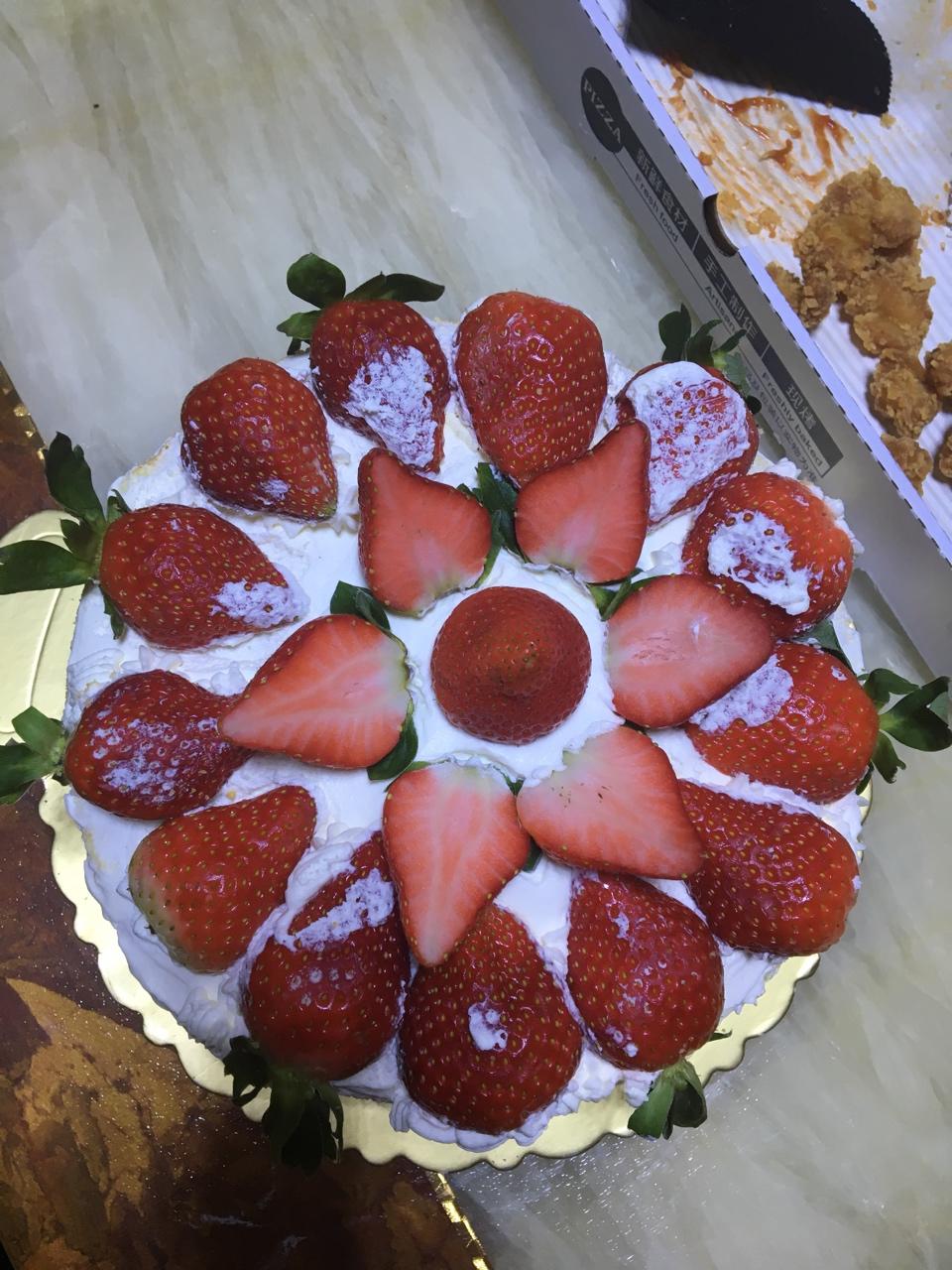 红颜草莓裸蛋糕