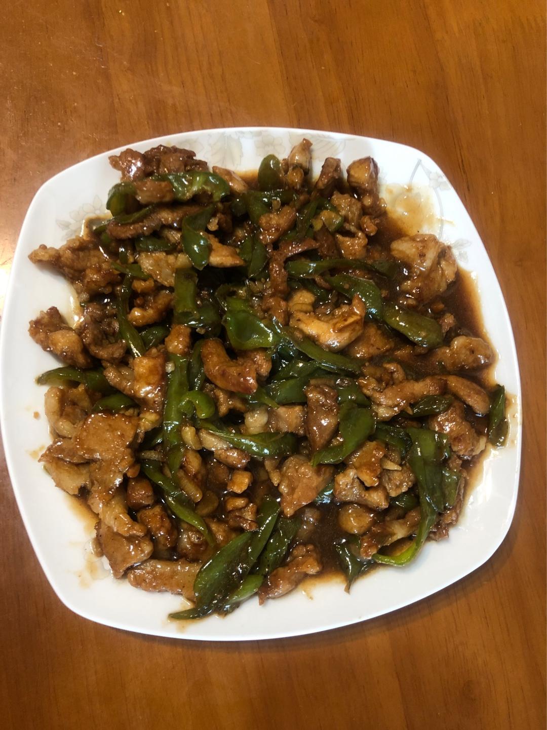 青椒肉丝，这样炒太好吃了。