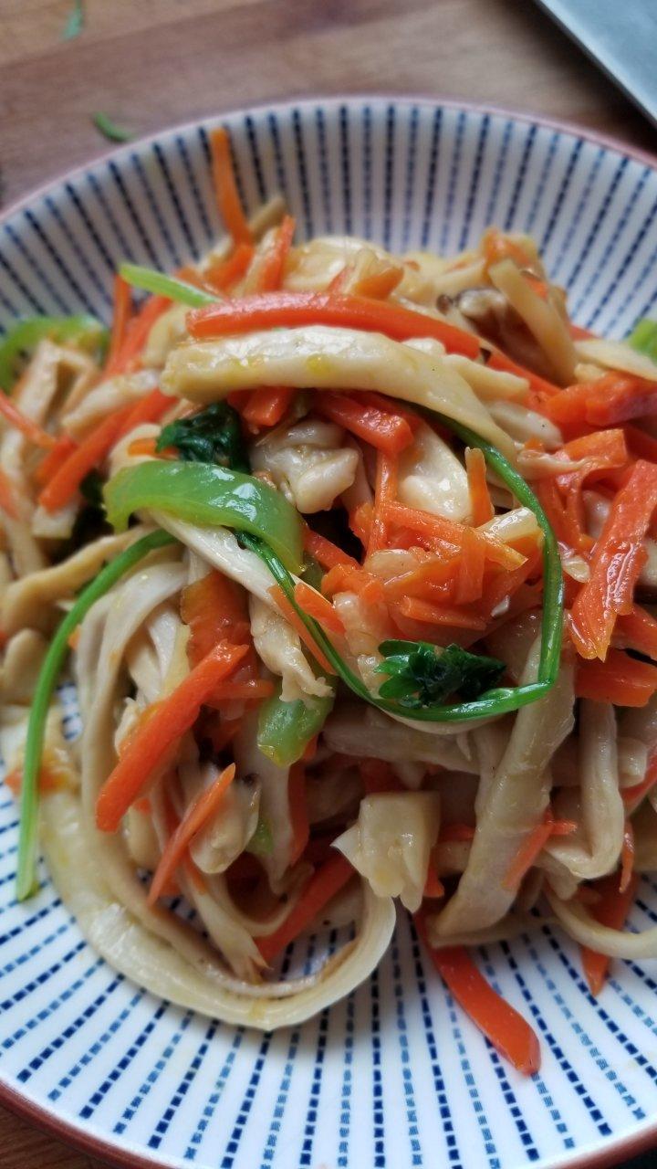 手撕杏鲍菇炒青椒