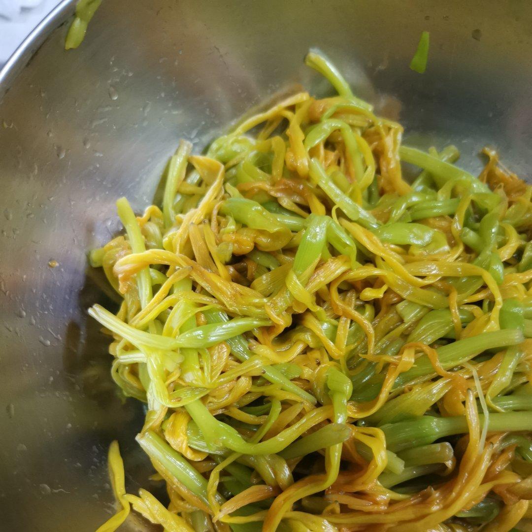 凉拌鲜黄花菜