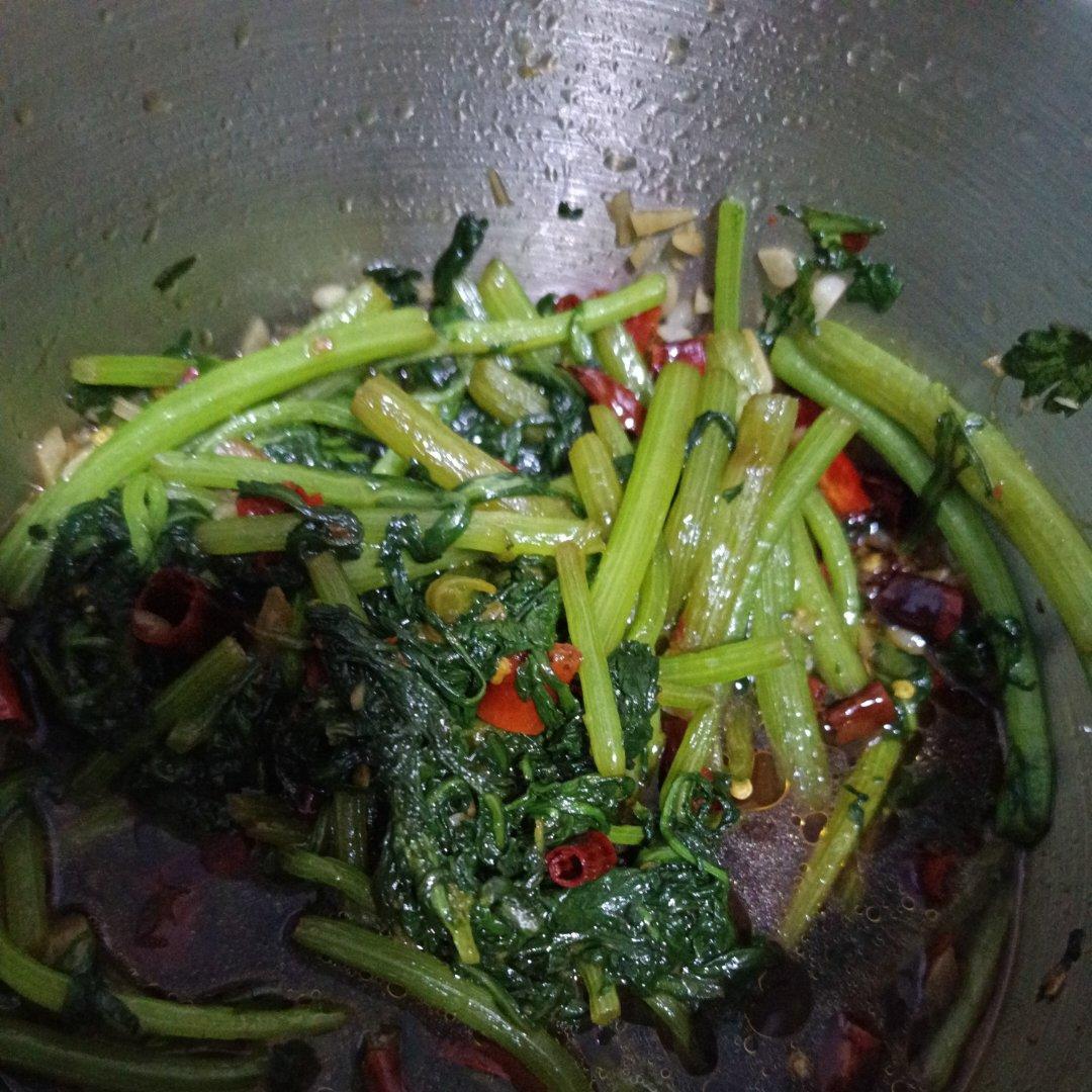 吃不够的 爆炒茼蒿菜！