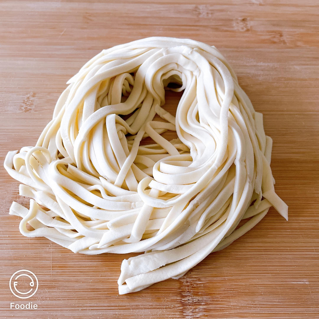 【小高姐】手擀肉臊面  手工做出口感劲道的擀面条