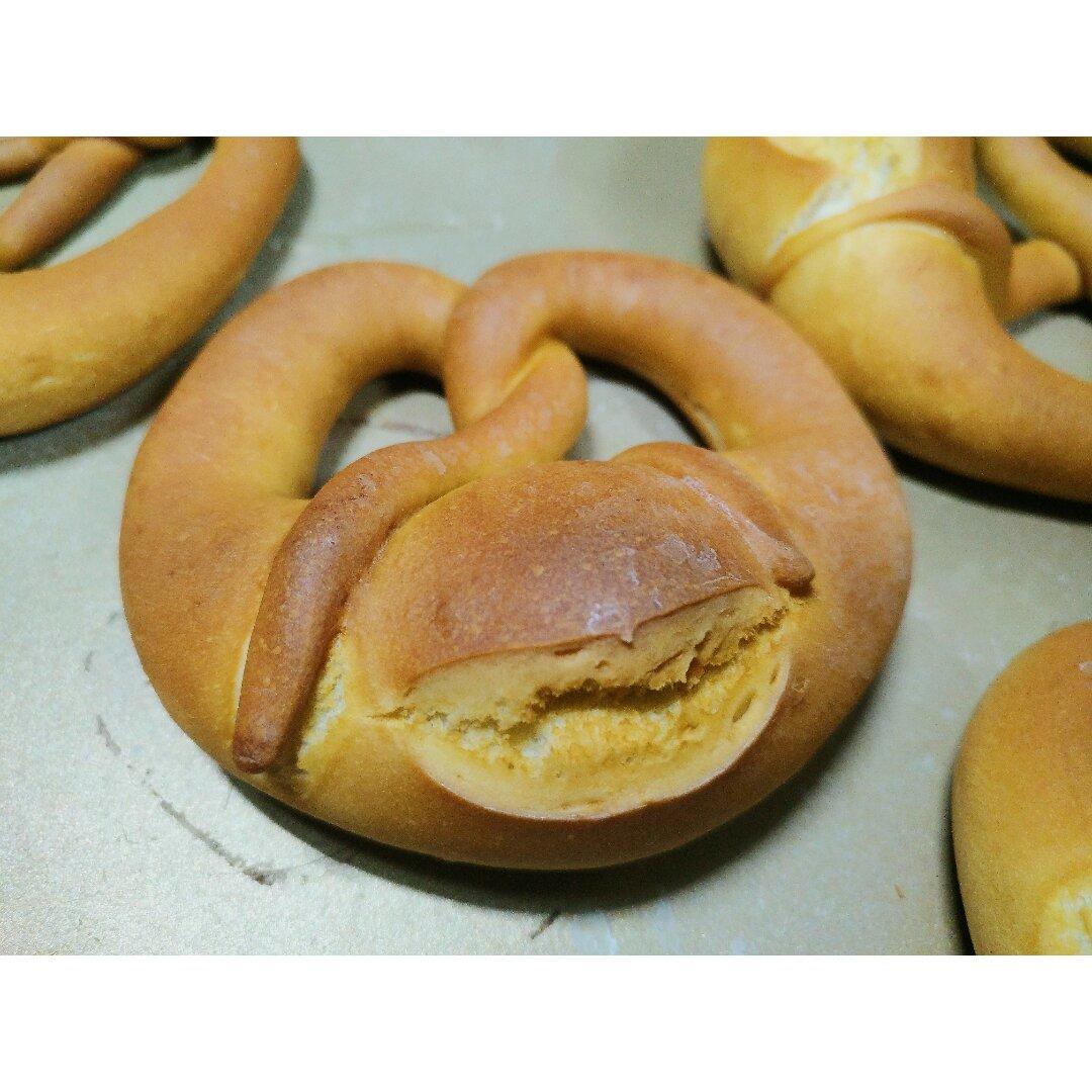 德国碱水面包Brezen（普雷节、巴伐利亚面包、扭结面包）