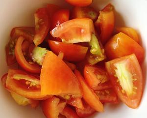 番茄🍅金针菇蛋汤的做法 步骤2