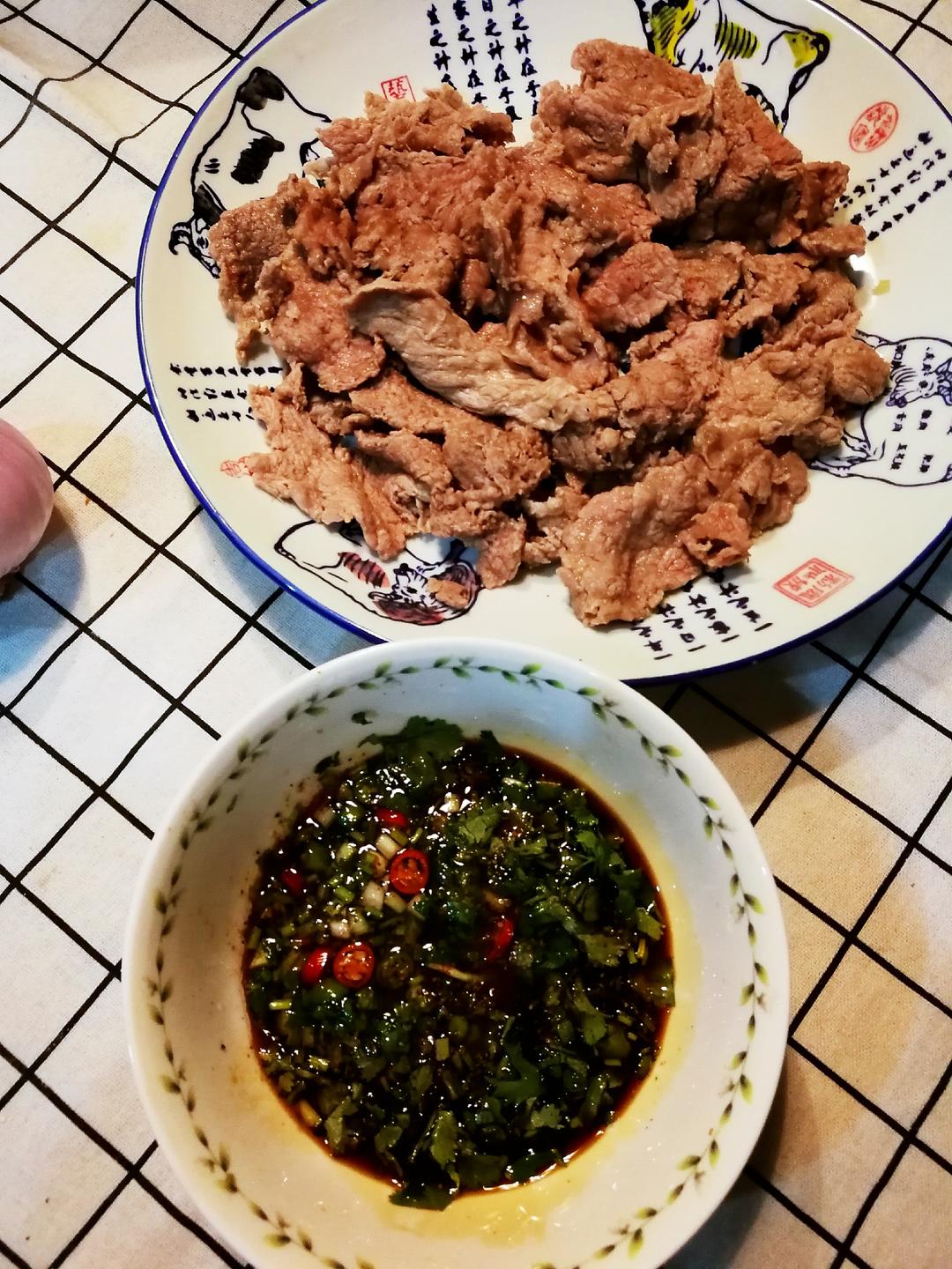 没有重油重酱调料，🐄🐂最健康的烹饪，但囗💋感却清爽滑嫩，又没有骚气的   ^^^    “清水🐮肉”的做法