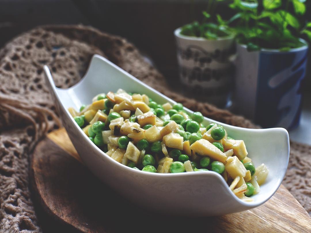 豌豆炒笋丁的做法