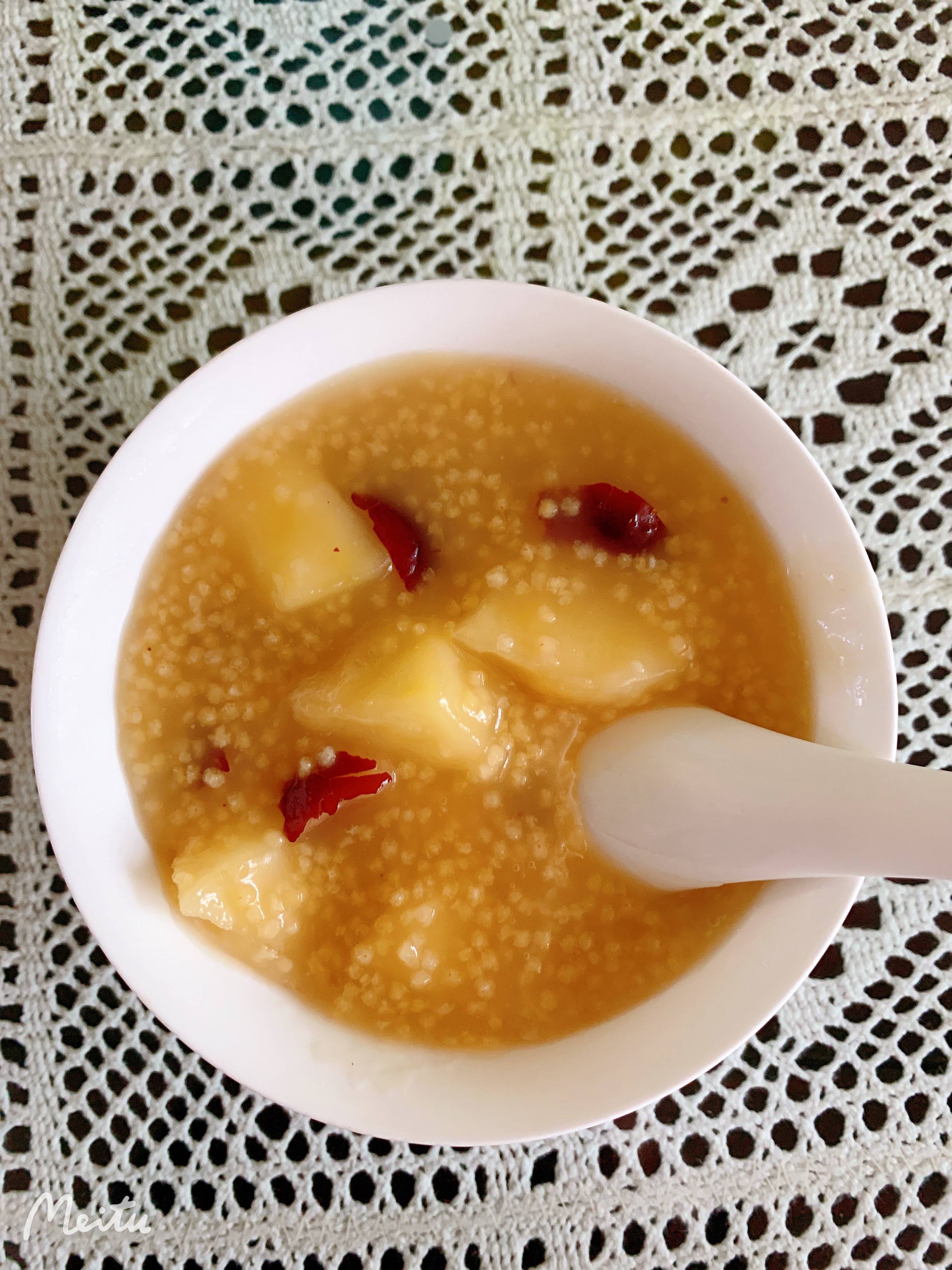 苹果红枣小米粥的做法