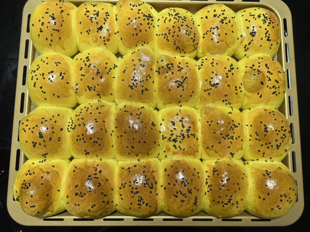 南瓜奶油小餐包（一次发酵）