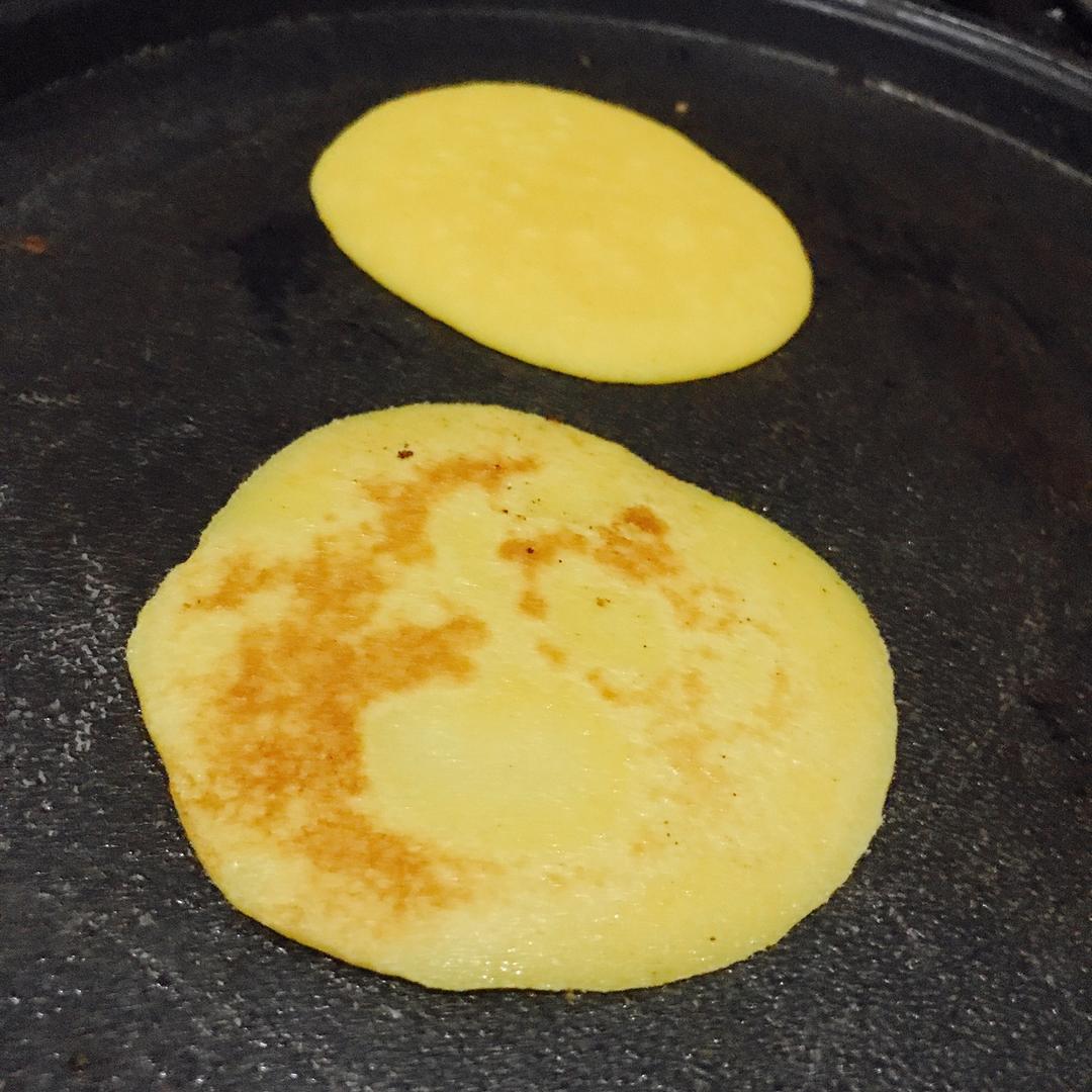 玉米面小饼  简单早餐