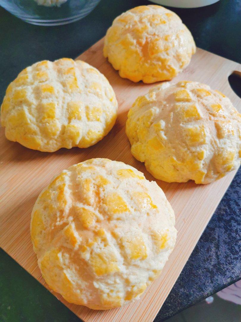 好吃到炸裂的港式菠萝包（附带制作酥皮的小视频）