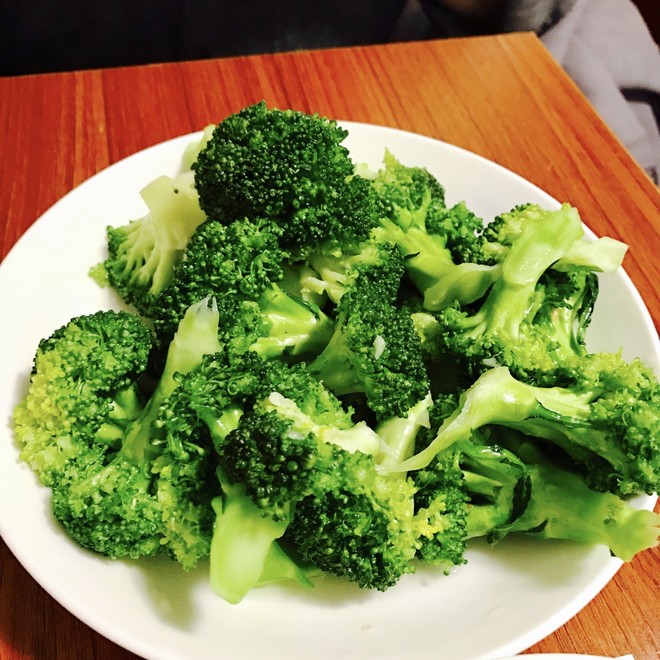 清炒西蓝花的做法步骤图 清炒西蓝花怎么做好吃 Anothernicole 下厨房 清炒西蓝花的做法步骤图 清炒西蓝花怎么做好吃 Anothernicole 下厨房