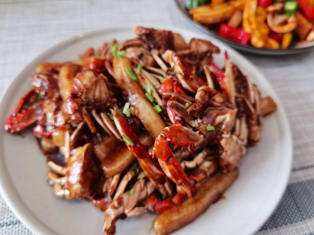 梭子蟹炒年糕～标准的江浙菜