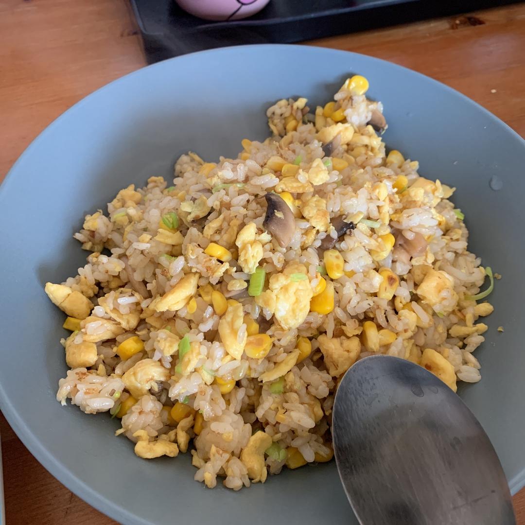 厨师长教你“蛋炒饭”如何做才好吃，答案都在这里面！