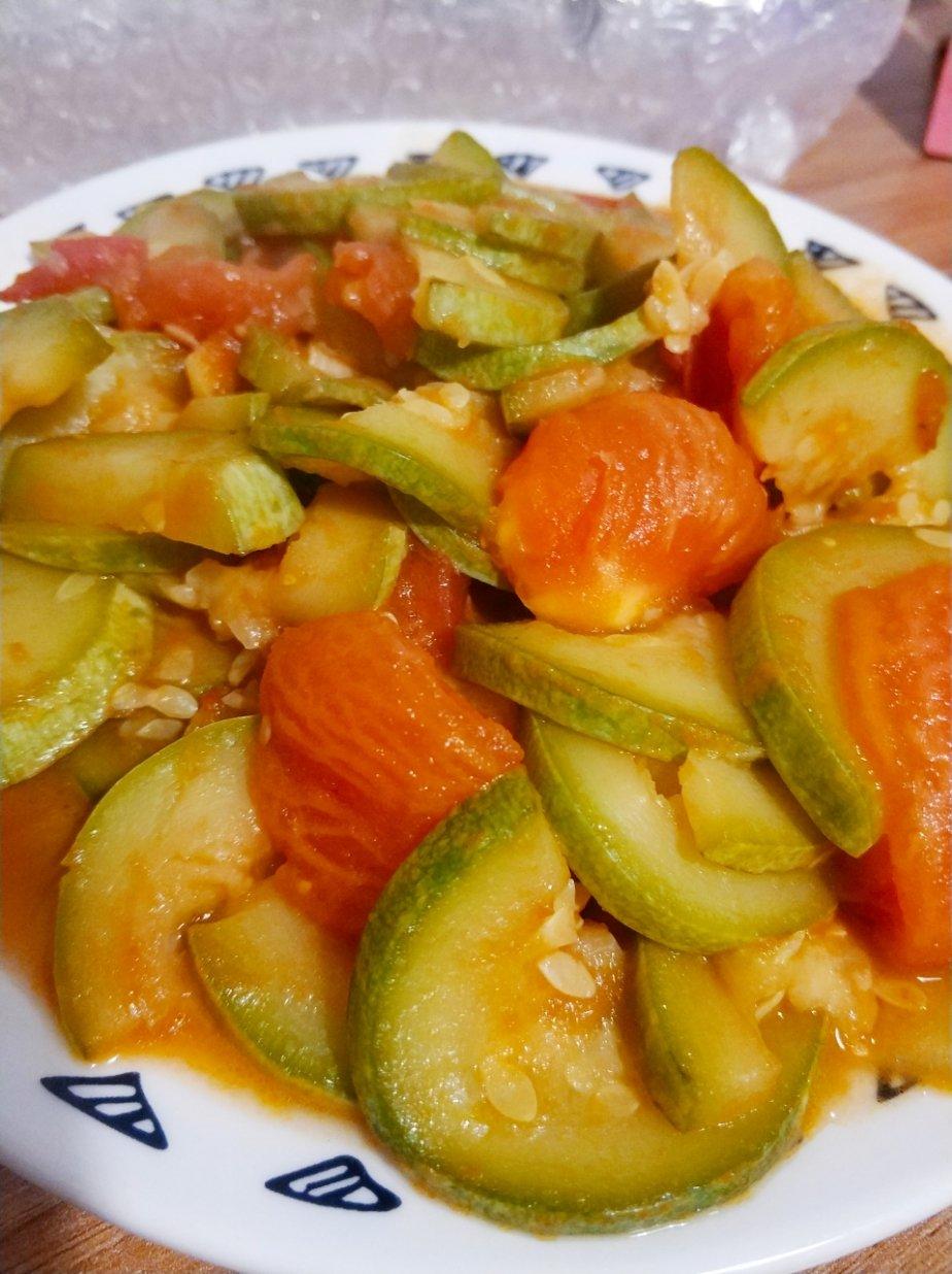 西红柿炒西葫芦