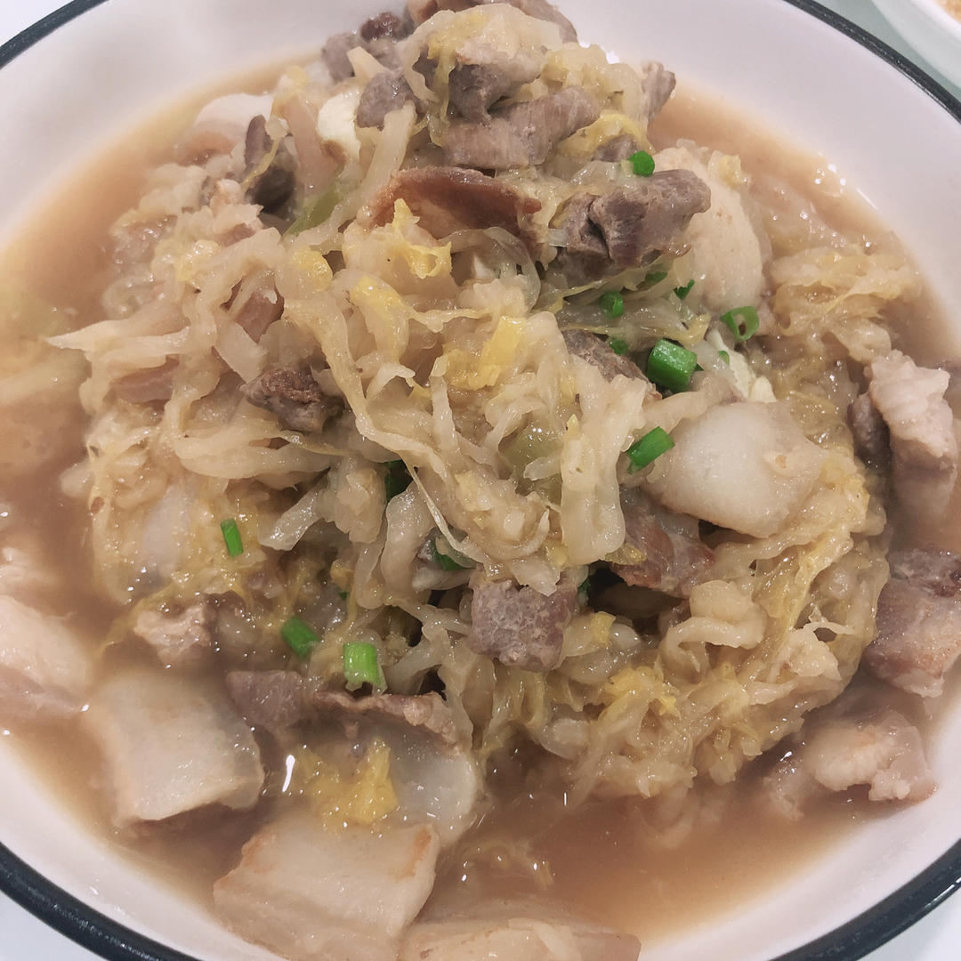 东北酸菜炖白肉
