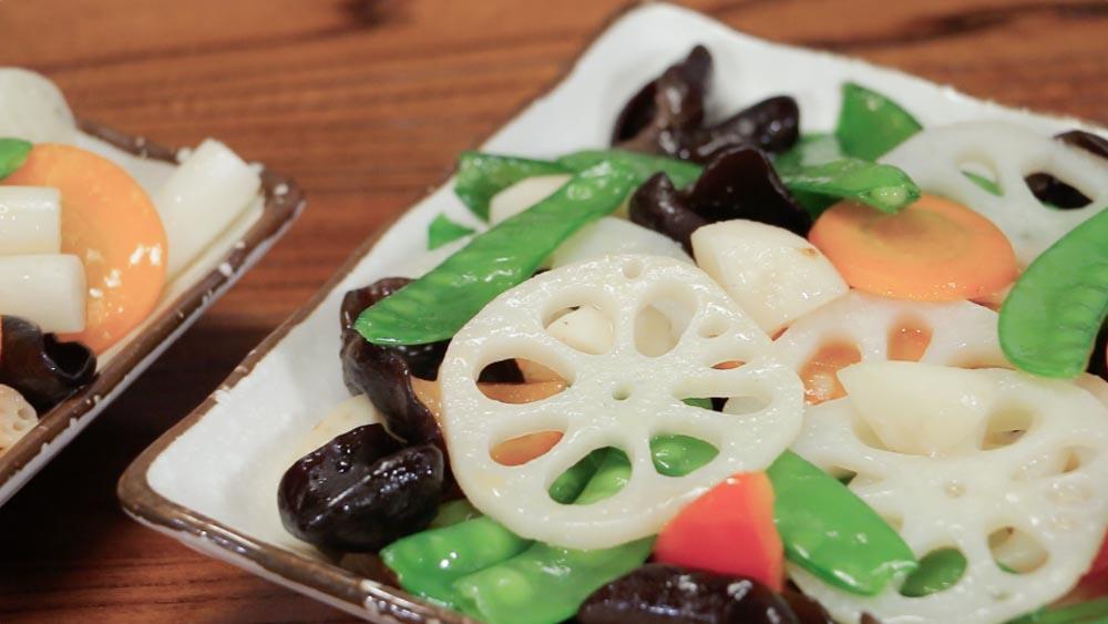 谁都能学会的清爽宜夏荷塘小炒的做法