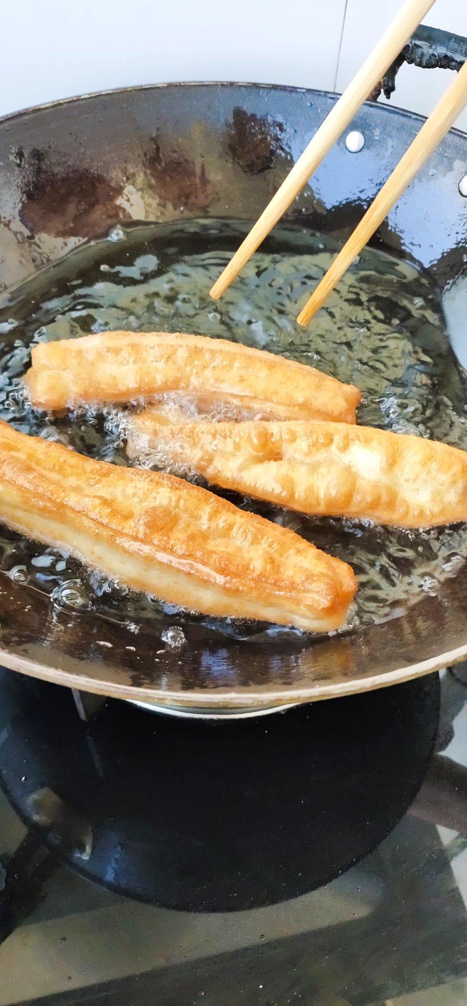 在家做蓬松酥软的小油条