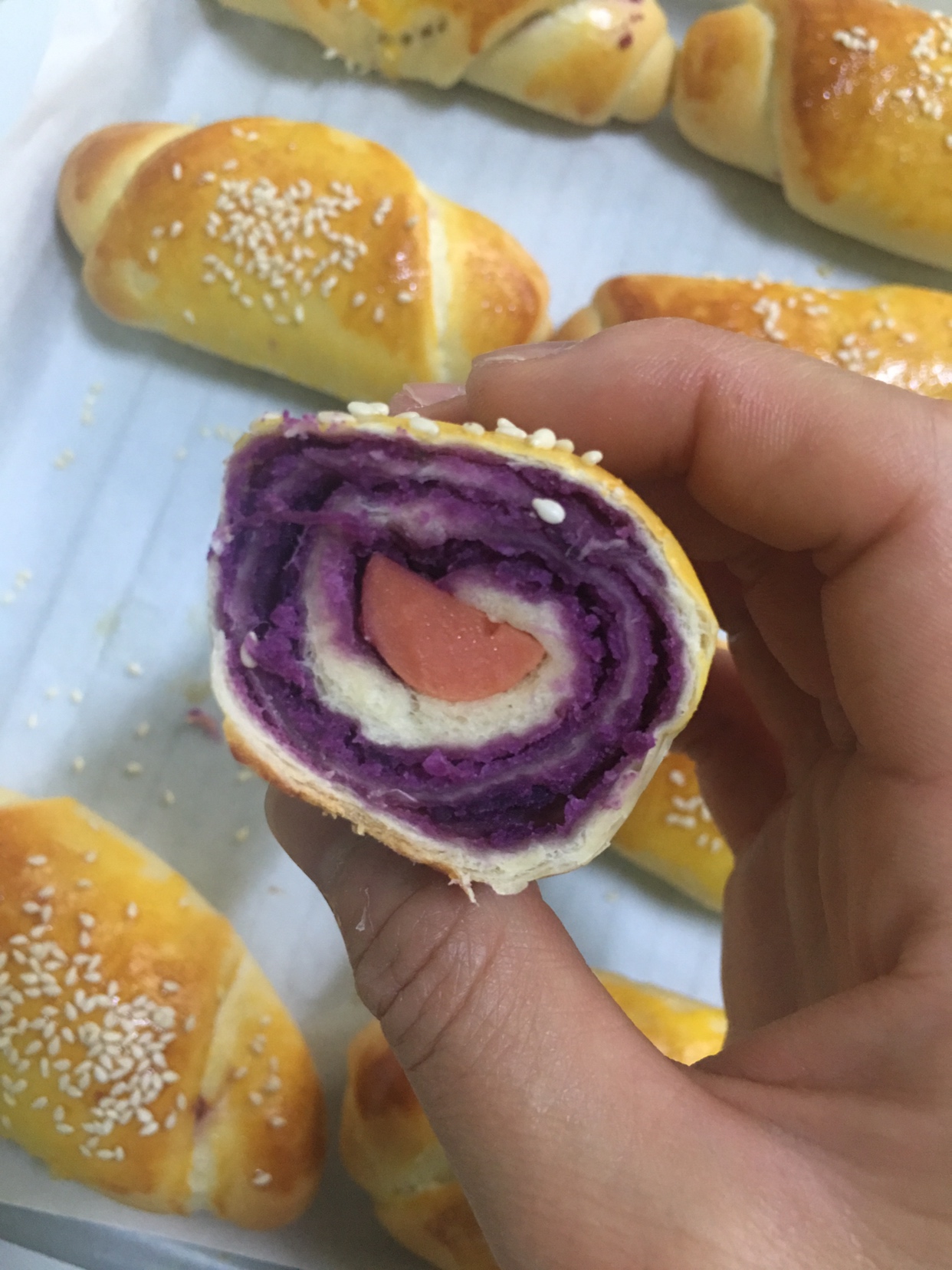 紫薯香肠面包卷（不用揉出手套膜也很松软）