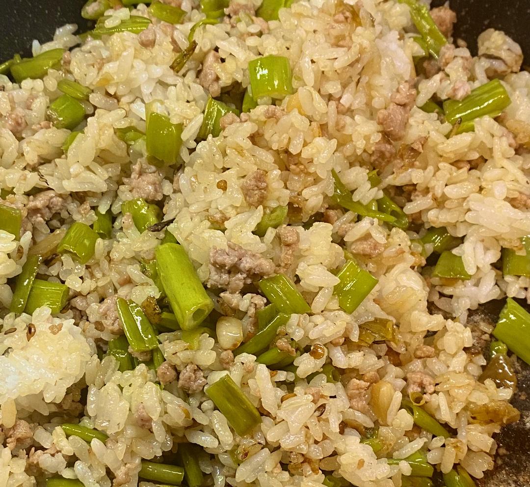 空心菜肉末剁椒炒饭