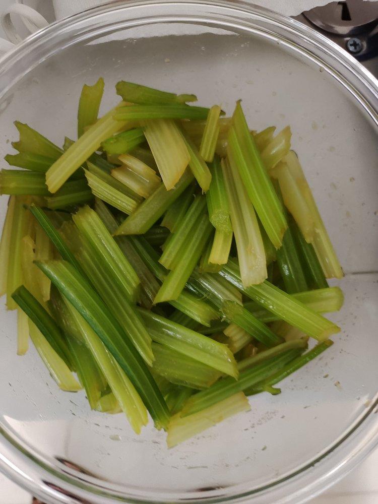 生病时唯一想吃的菜-凉拌芹菜