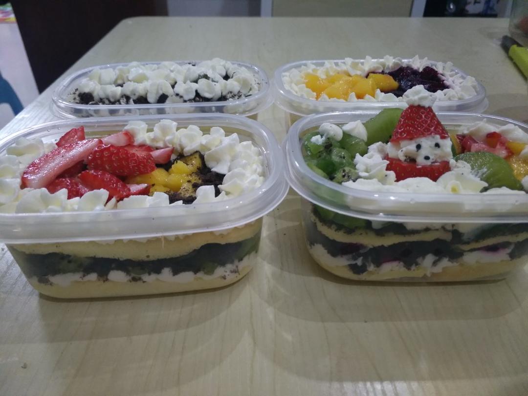 草莓奶油蛋糕盒子