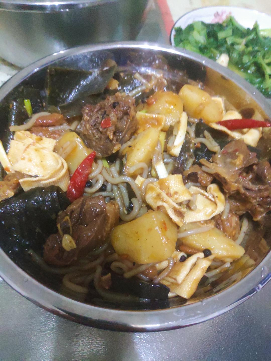 妈妈做的炖鸡子火锅
