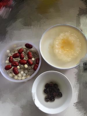 白木耳莲子薏米甜汤的做法 步骤1