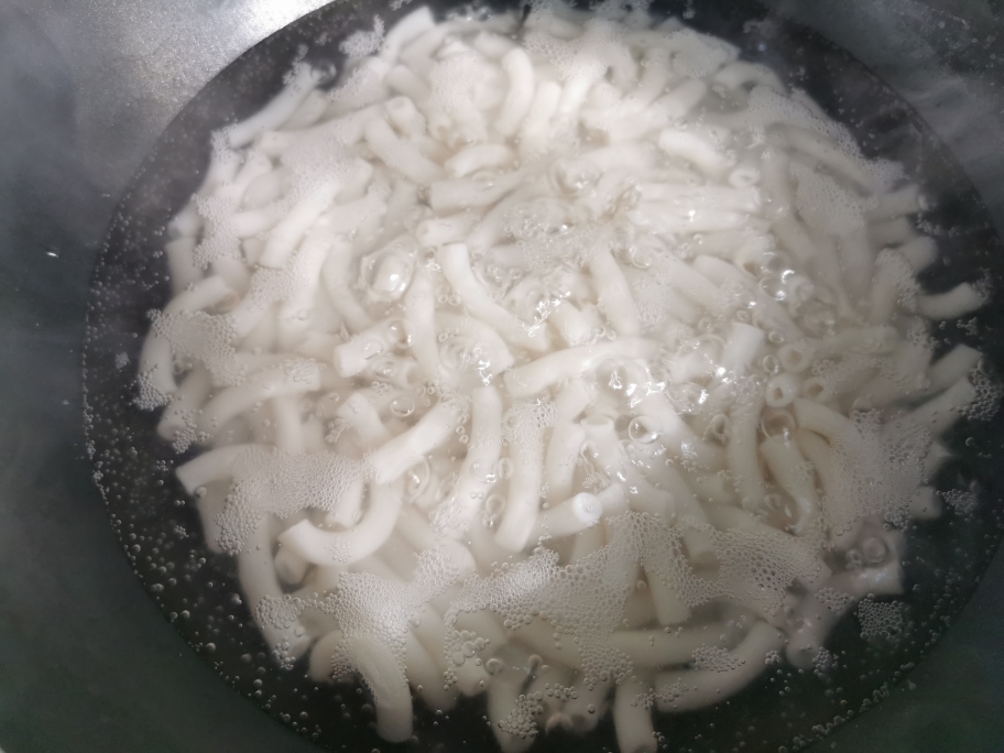 百吃不腻的中式炒通心粉的做法 步骤1