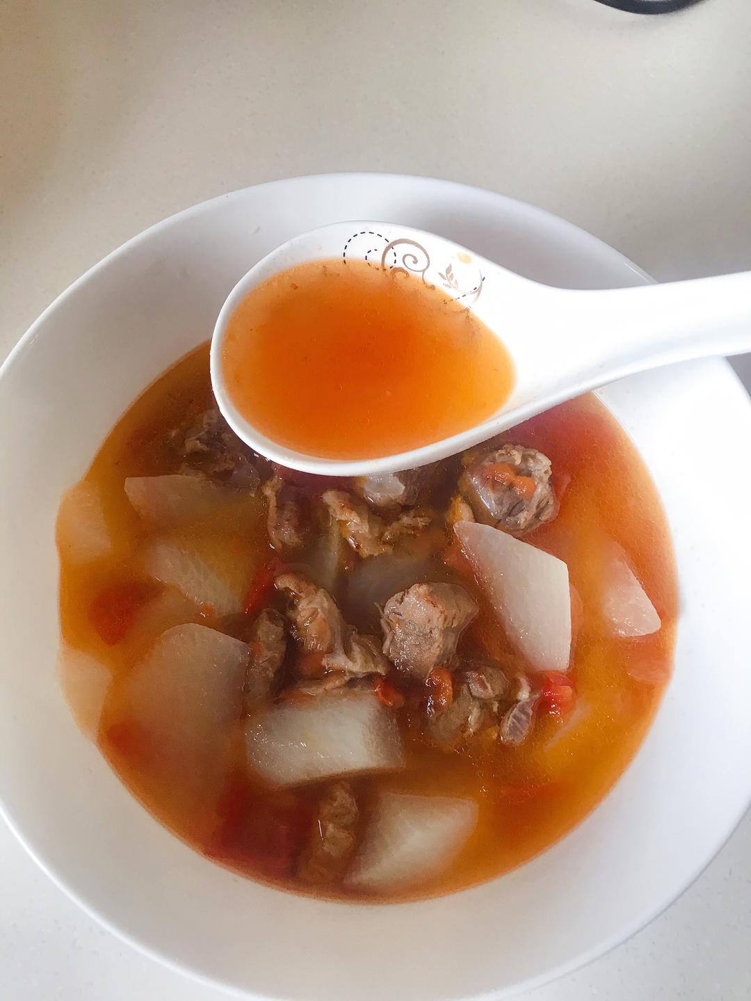 清爽不油腻的炖羊肉萝卜汤（食材简单，西红柿是关键）的做法
