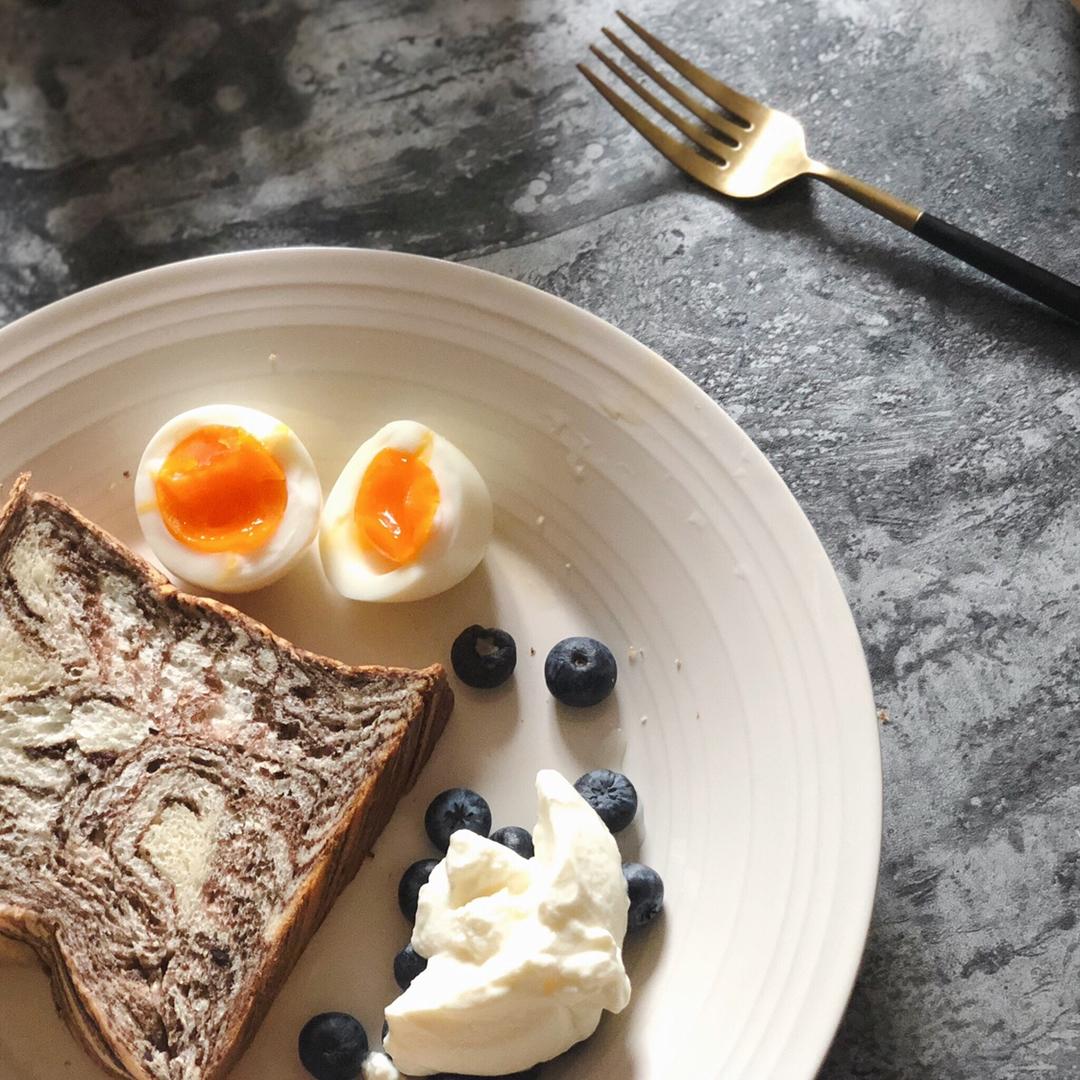 凿壁偷光吃早餐