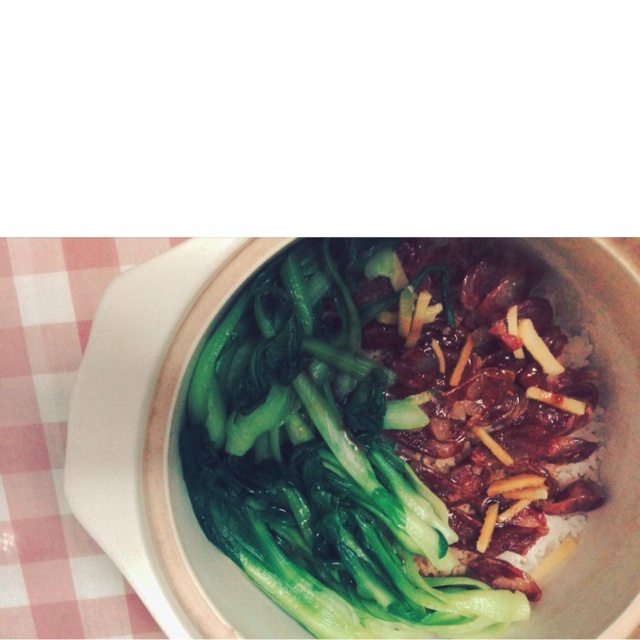广式腊味煲仔饭