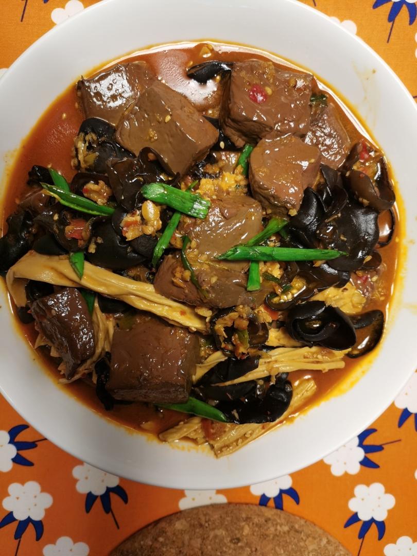 冒鸭血，让一碗白饭幸福飞起！