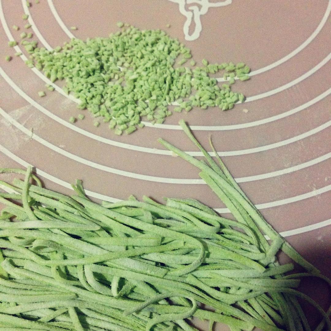 自制辅食菠菜粒粒面的做法