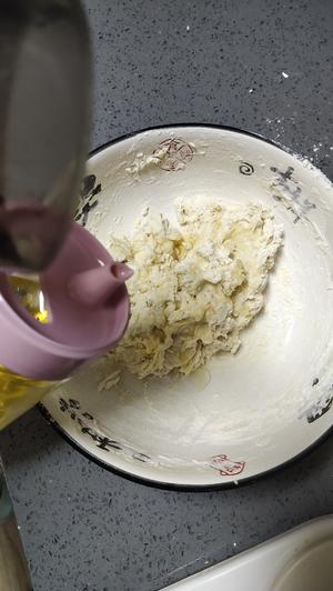 葱花饼(温水和面简单易学表皮酥脆，软软的好吃)的做法 步骤2