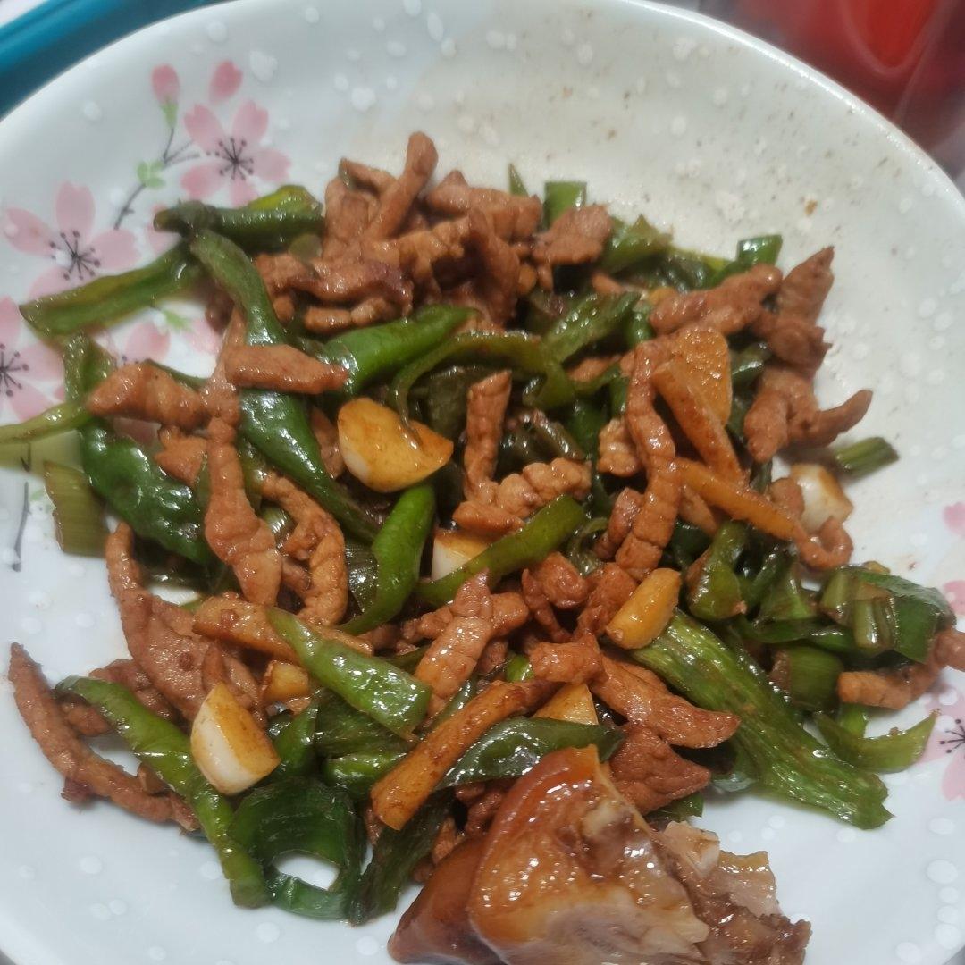 巨下饭的尖椒肉丝好吃得一碗接一碗